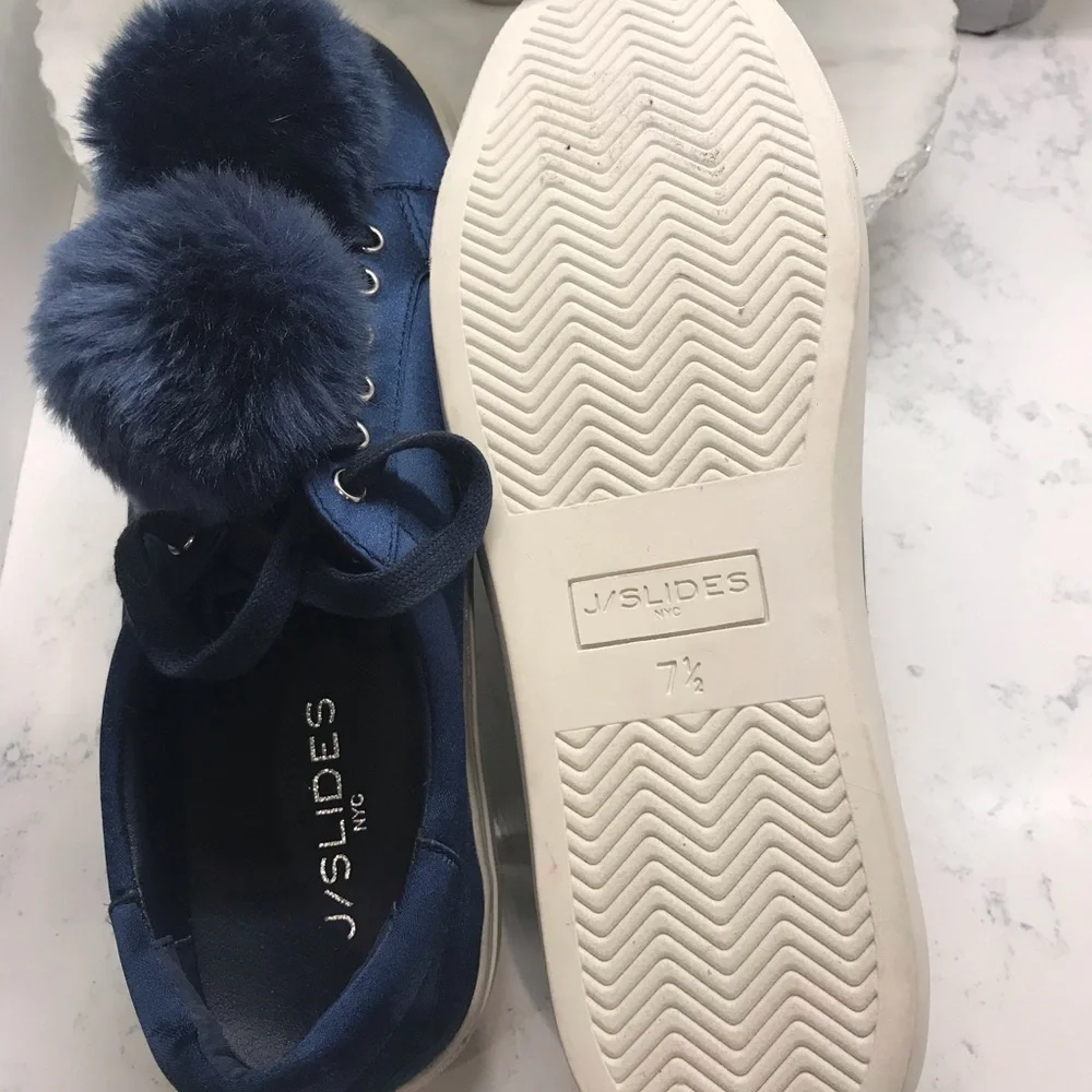 J/Slides NEW Here/Now Kim Genuine Fox Fur Poms